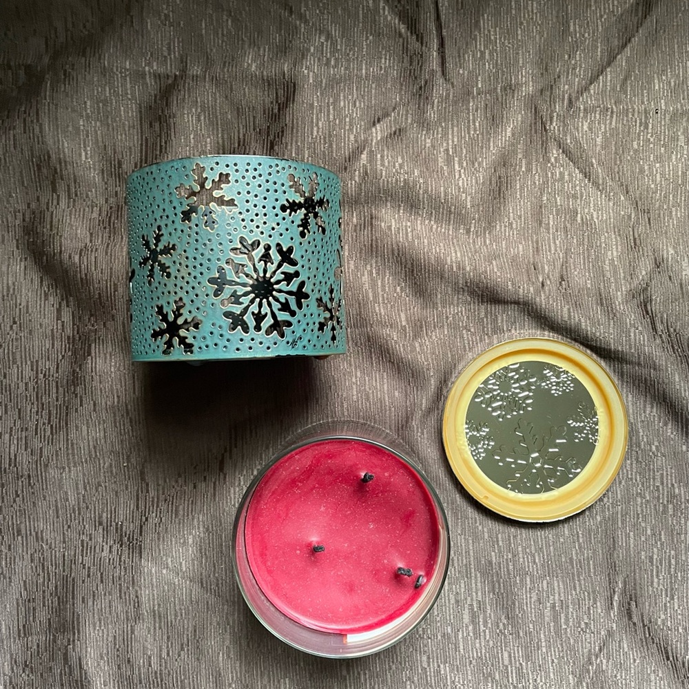 Yankee Candle 3 wic Holiday candle NWOT